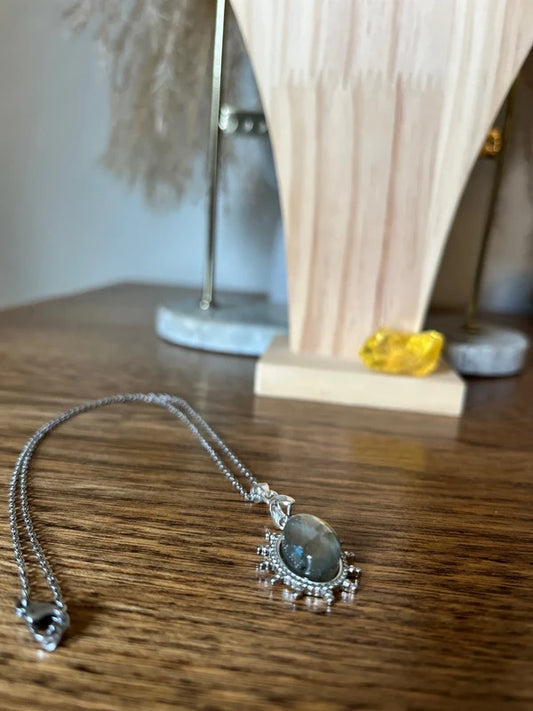 Collier Labradorite Qualité AAA Monture Vintage | Chaîne Maillons Argentés | Pierre Protectrice Ancrage