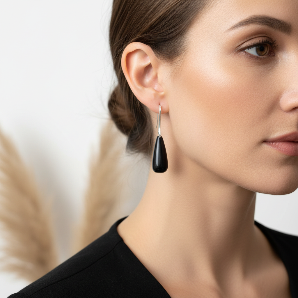 Boucles d'oreilles dormeuses obsidienne noire, argenté acier inoxydable 316L. Protection & élégance gothique chic. Fait main. Livraison gratuite – PAPD.