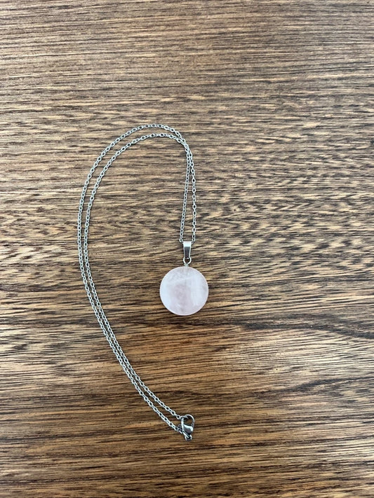Collier Quartz Rose | Chaîne argentée inoxydable – Pierre d’amour & Sérénité