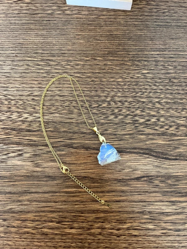 Collier chaine dorée inoxydable pierre naturelle Opale