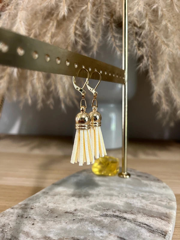 Dormeuses Dorées Pompons Écrus Crème | Boucles d'Oreilles Légères Minimalistes Chic | Acier Inoxydable