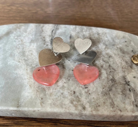 Clous d'Oreilles Cœurs Articules Argentes | Cherry Quartz Cerise Verni | Acier Inoxydable Brosse