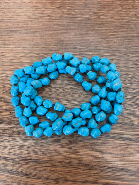 Collier de perles turquoise irrégulières, rangées en cercle