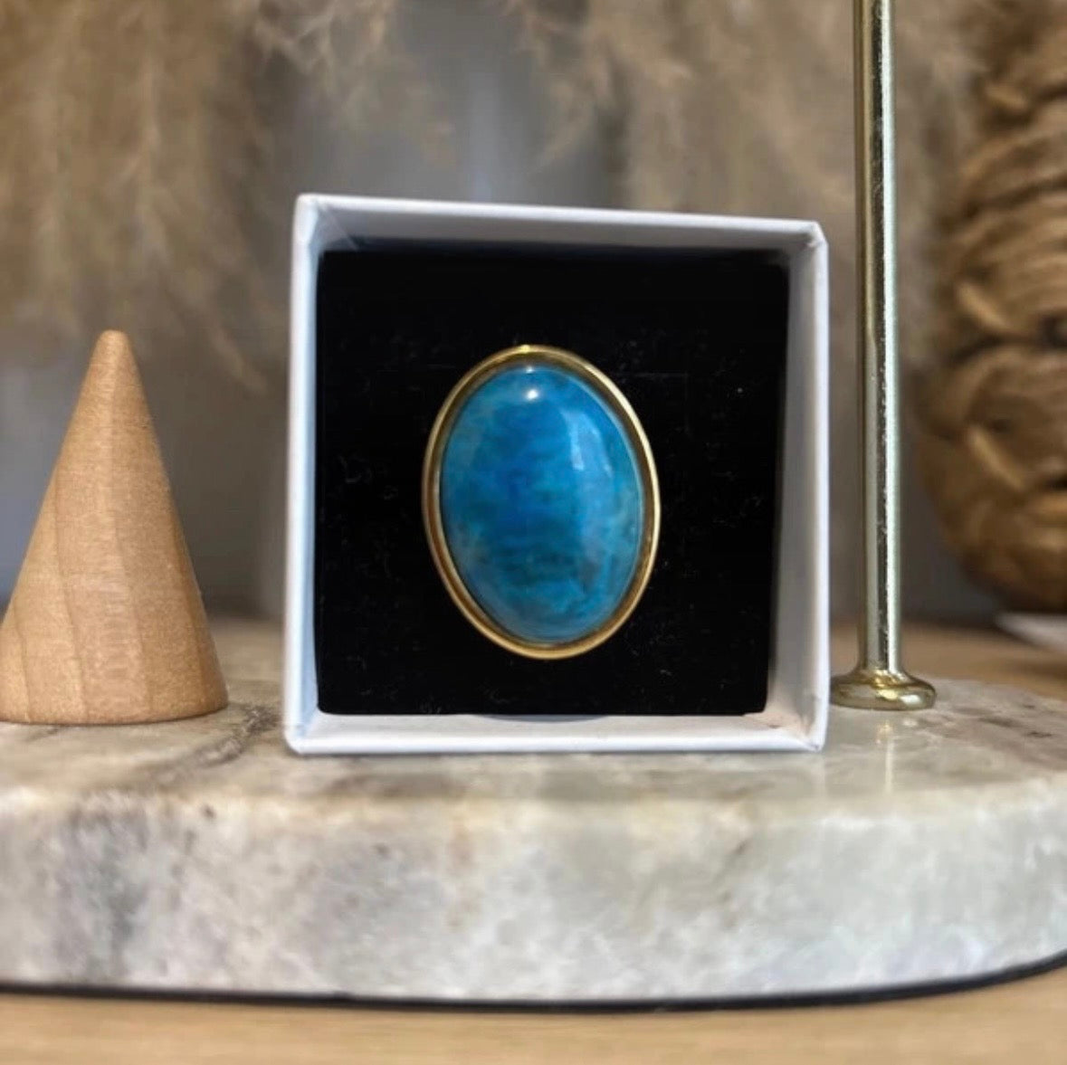 Bague Hauynite Cabochon 18x25 mm | Monture Dorée Ajustable Inoxydable | Pierre Rare