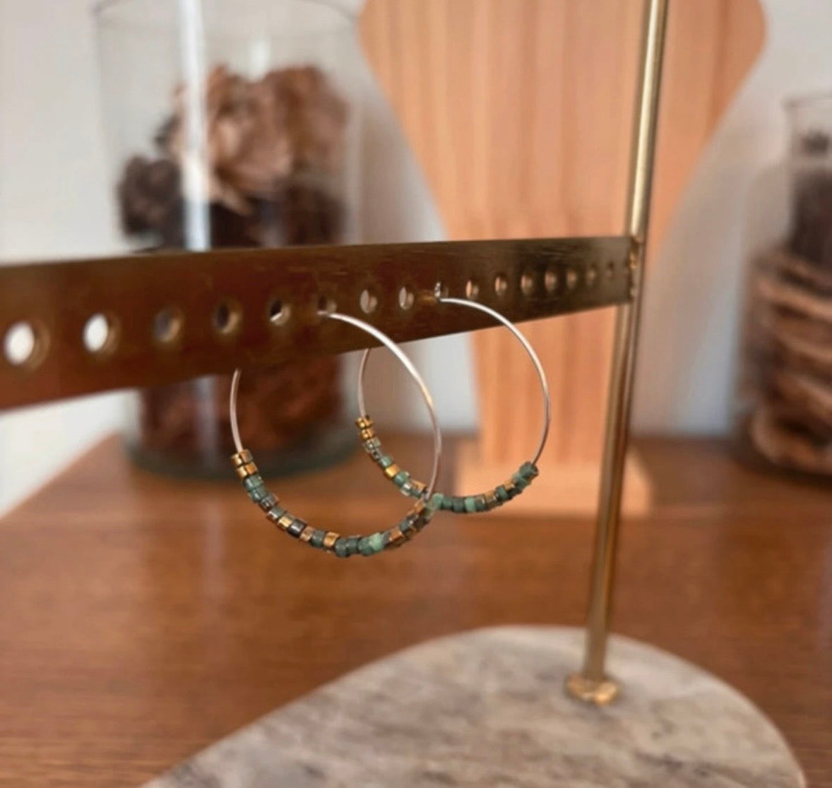Créoles Perles Vert Profond aux Reflets Dorés | 3 cm | Acier Inoxydable | Or & Argent – PAPD