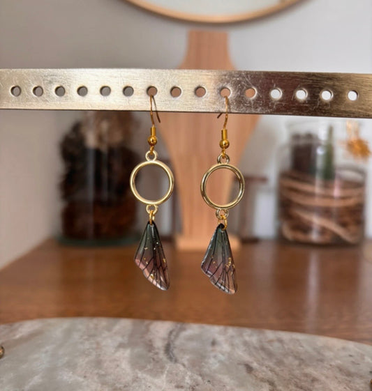Boucles d'oreilles Fairycore Bohème | Anneaux Dorés & Ailes de Fée Bleues Pailletées – Acier Inoxydable