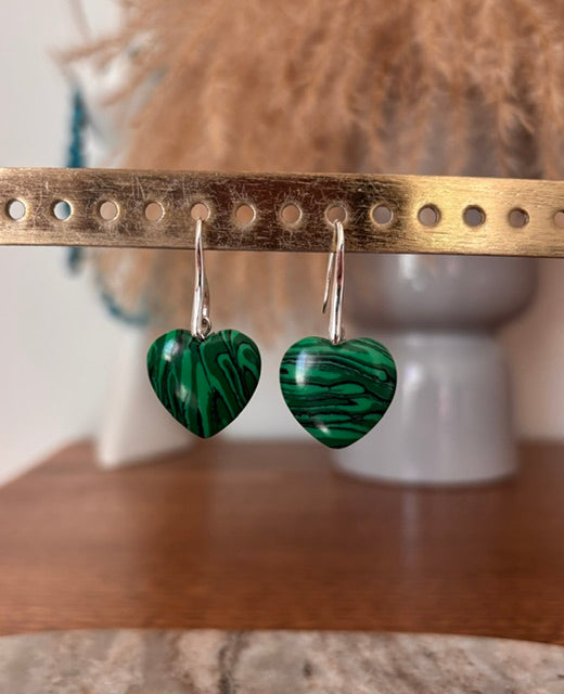 Boucles d'Oreilles Dormeuses Allongées Pierre Malachite Cœur – Or ou Argent | Lithothérapie