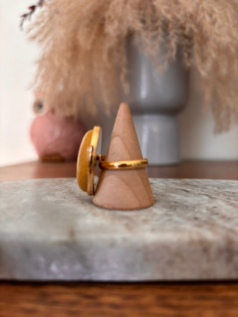 Bague Ambre Jaune – Pierre Naturelle Solaire | Monture Dorée Ajustable Inoxydable