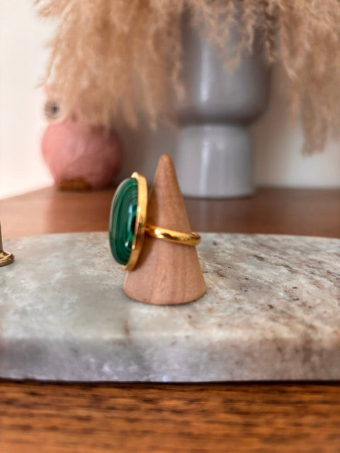 Bague Dorée Ajustable – Pierre Naturelle Malachite | Cabochon 18x25mm | Lithothérapie