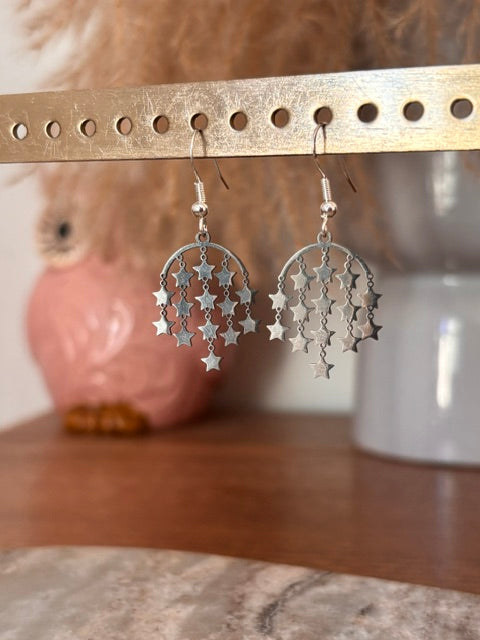 Boucles d'oreilles pendantes étoile filante – Filigrane argenté céleste | Bijou bohème romantique