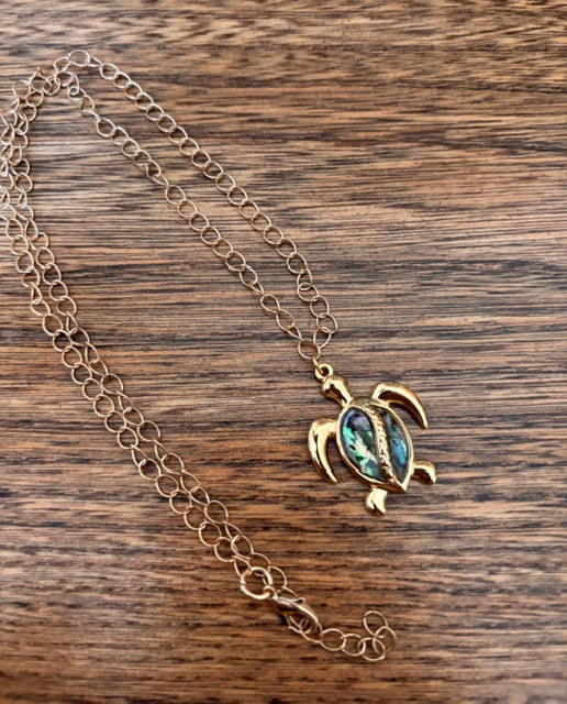 Collier Doré Pendentif Tortue & Coquille d’Ormeau | Chaîne Inoxydable 50,5 cm — Bijou Estival Bohème