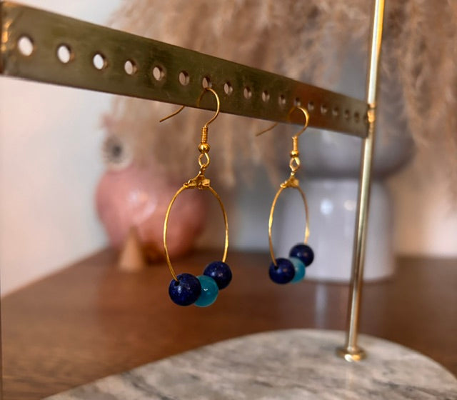 Boucles d’oreilles Lapis Lazuli & Agate Bleue – Perles Naturelles 8mm Anneau Doré | PAPD