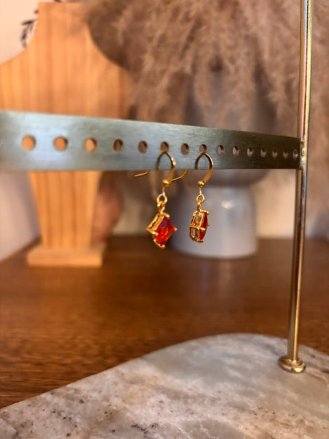 Boucles d'Oreilles Dormeuses Saphir Rouge Synthétique | Losange Plaqué Or 18 Carats