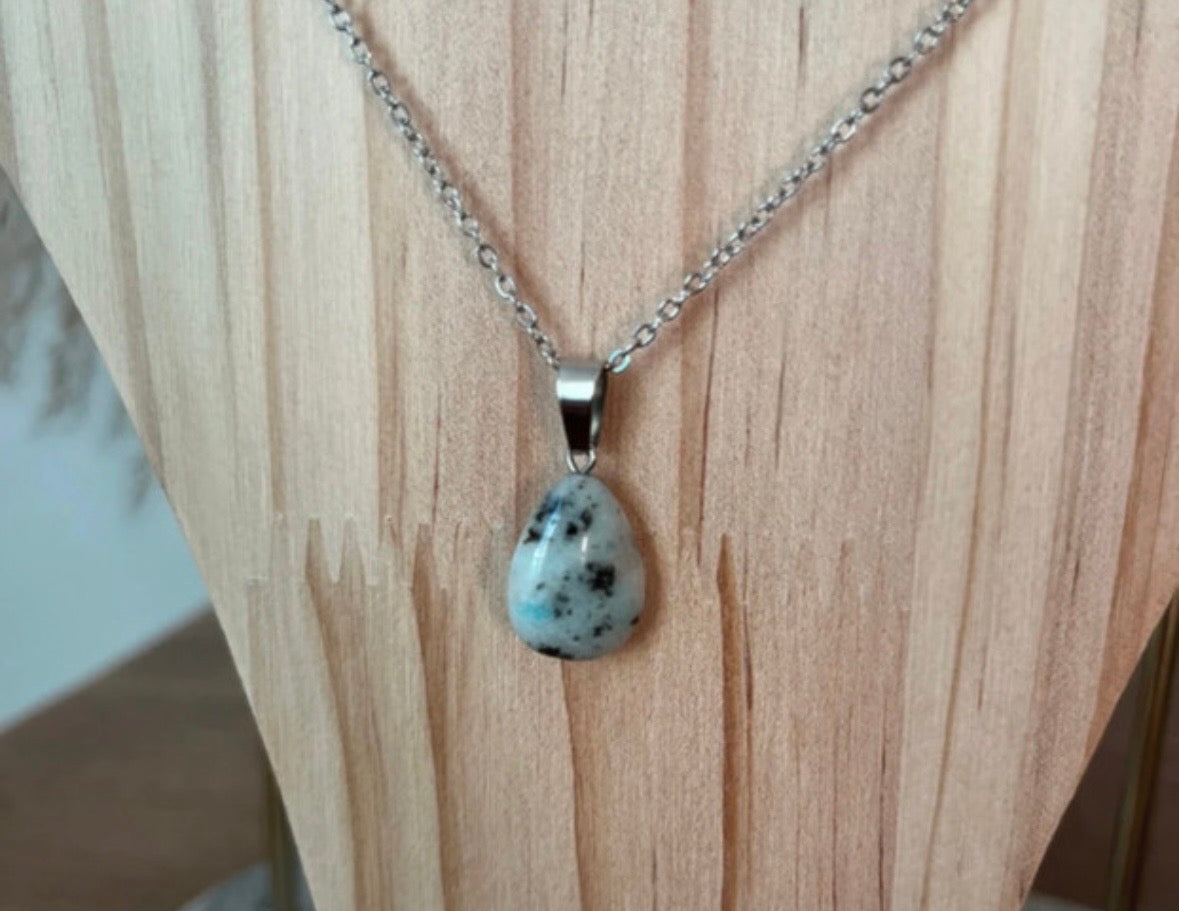 Collier Jaspe Kiwi & Sésame – Chaîne Maillons Argentés 45 cm | Pierre Naturelle