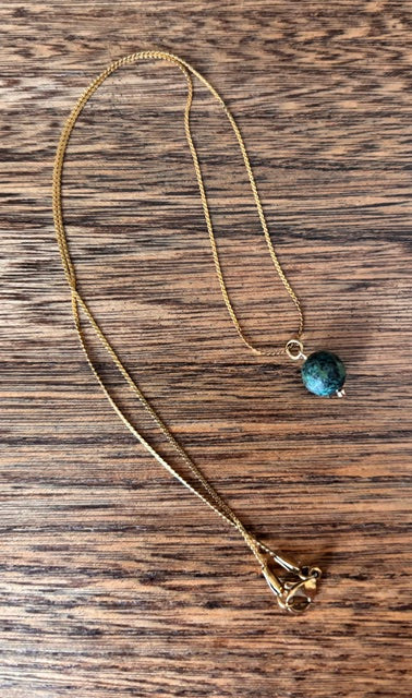 Collier Malachite Perle 8mm — Chaîne Fine Acier Inoxydable Doré 45cm