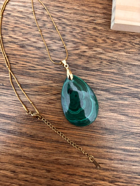 Collier Malachite Naturelle – Chaîne Perlée Dorée Inoxydable 45cm