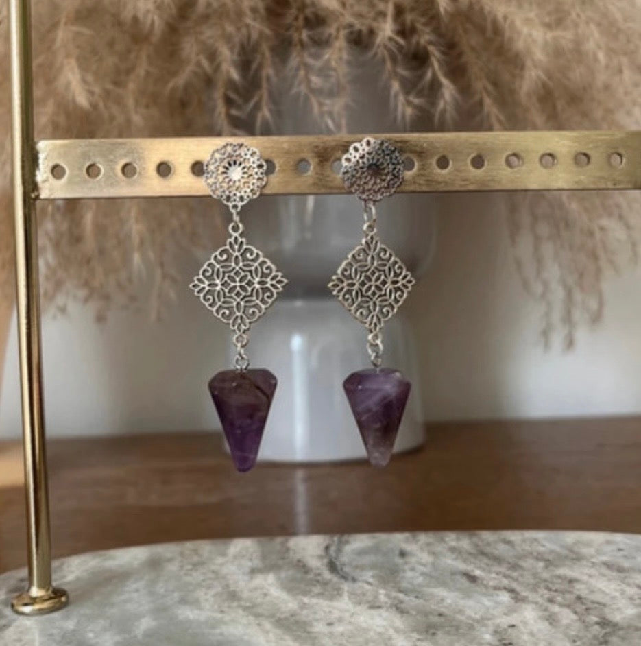 Puces d'Oreilles Argentées Acier Inoxydable – Breloque Bohème & Améthyste en Pendule