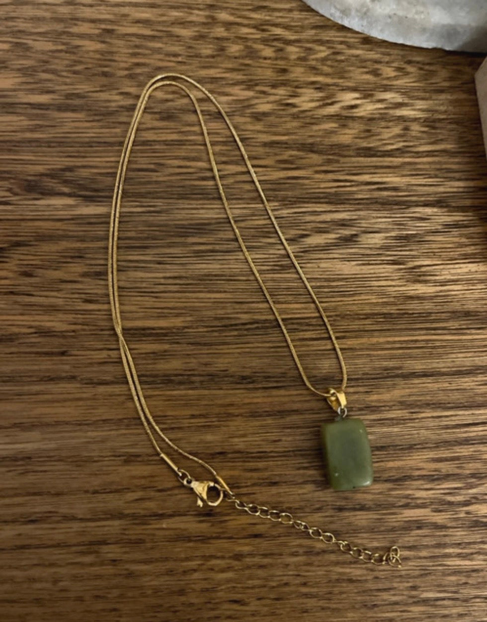 Collier Chaîne Serpent Fine Acier Inoxydable – Pierre Jade Vert Naturel Bloc 45cm
