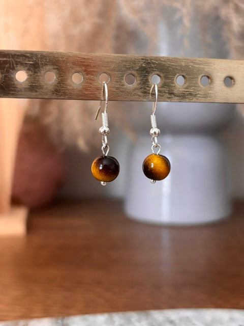 Boucles d’oreilles dormeuses acier, perles Œil de tigre brun ambré, crochets argentés