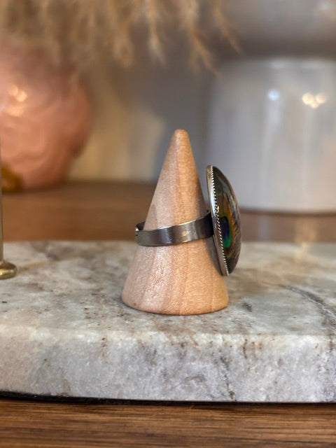 Bague Argentée Ajustable Cabochon Paon 18x25 mm – Bordure Vintage Brodée | Bijou Femme