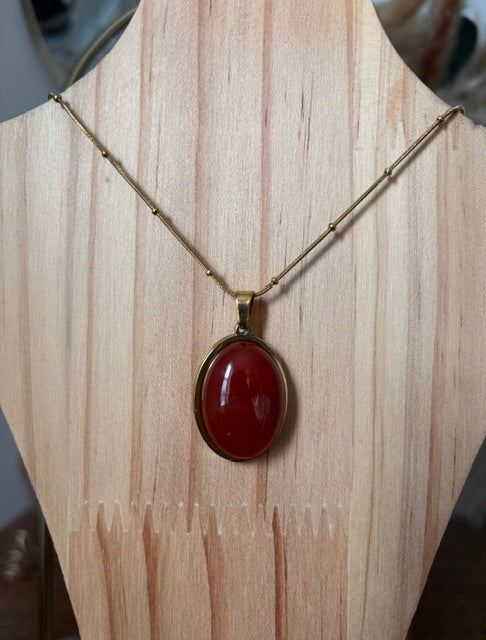 Collier Doré Cabochon Agate Rouge Naturelle | Chaîne Perlée Acier Inoxydable 316L | Vitalité & Courage | Bijou Femme Fait Main France