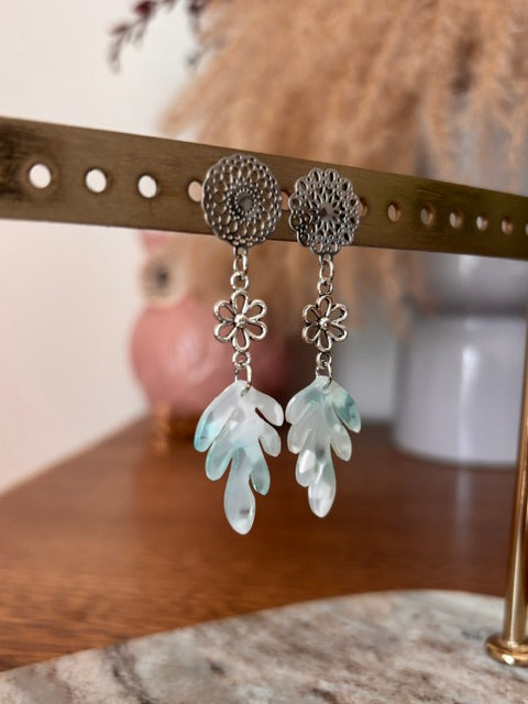 Boucles d'oreilles Dépareillées Fleur Filigrane & Pendentif Acétate Blanc Bleu – Acier Inoxydable