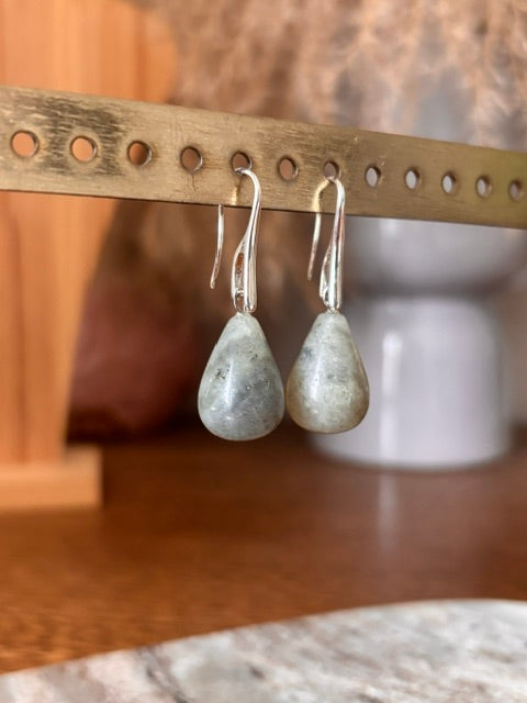 Boucles d’oreilles gouttes bleu clair, paire avec crochets fins argentés