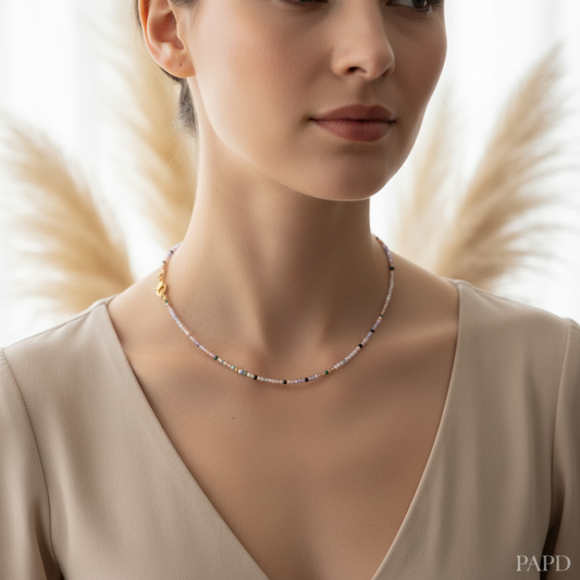 Collier fin zircones pastel porté au cou, pierres naturelles Spinelle Émeraude Cristal de Roche Aigue-Marine, création artisanale PAPD