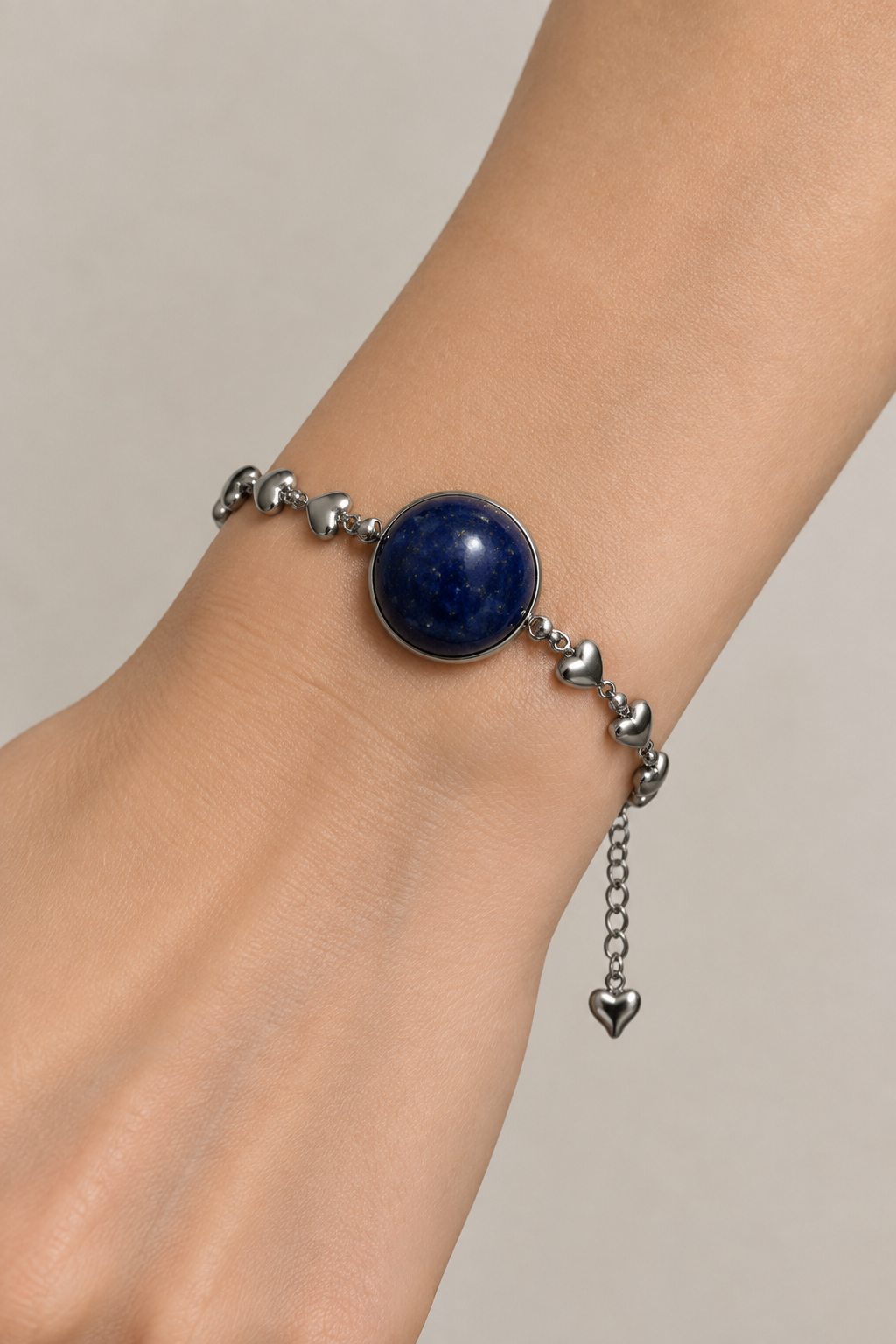 Bracelet en argent à pierre lapis-lazuli bleue, maillons et breloque cœur