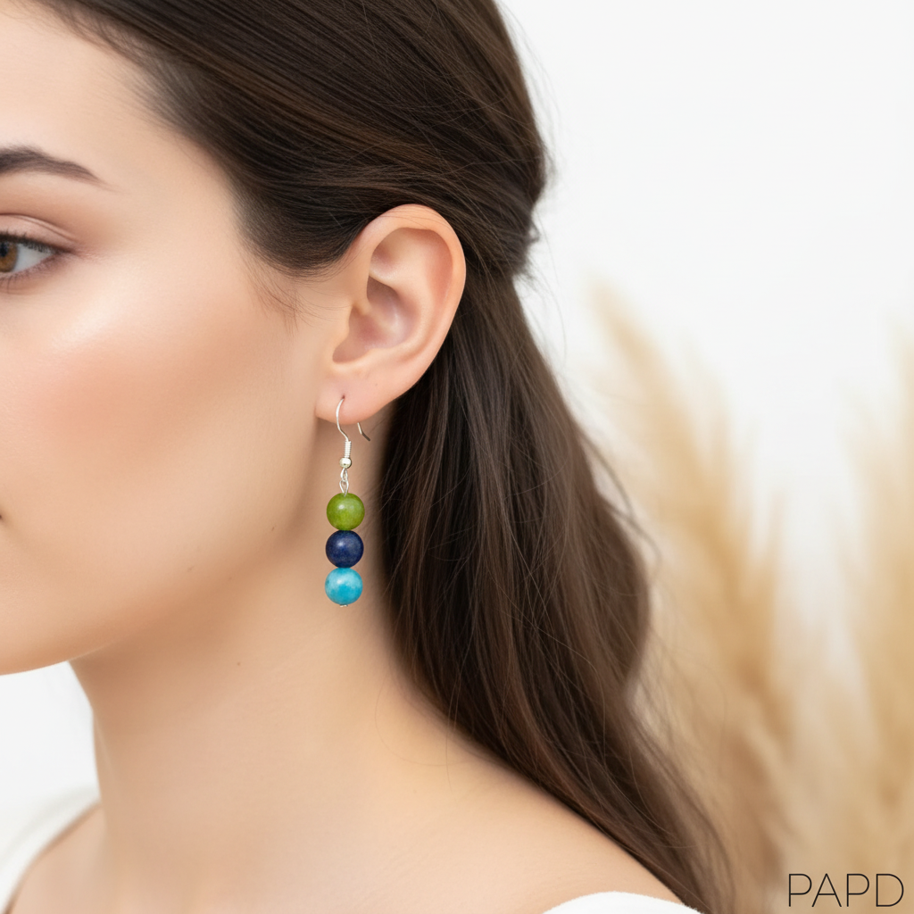 Boucles d’oreilles pendantes à l’oreille: perles vertes, bleues et turquoise, tiges argentées