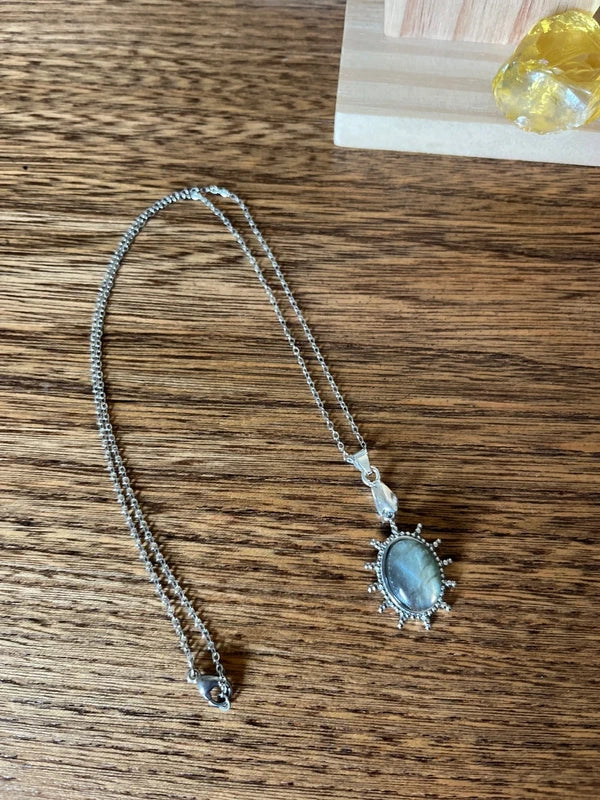 Collier Labradorite Qualité AAA Monture Vintage | Chaîne Maillons Argentés | Pierre Protectrice Ancrage