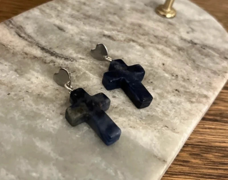 Clous d'Oreilles Cœur Argenté Lapis Lazuli Croix | Pierre Naturelle Apaisante | Acier Inoxydable