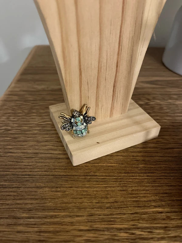 Broche Abeille Dorée | Bijou Fantaisie Fairycore Bohème | Porte-Bonheur 2,5 cm