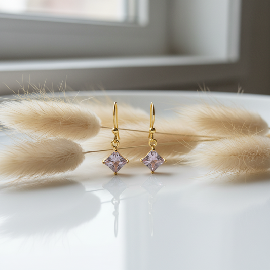 Boucles d’oreilles dormeuses plaquées or 18 carats, saphir rose synthétique en pampilles