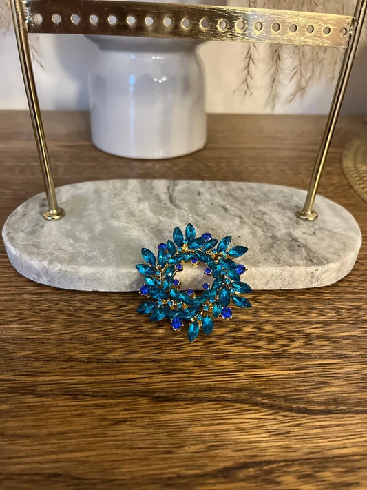 Broche Couronne Bleu Intense & Doré | Bijou Fantaisie Chic & Élégant | Acier Inoxydable