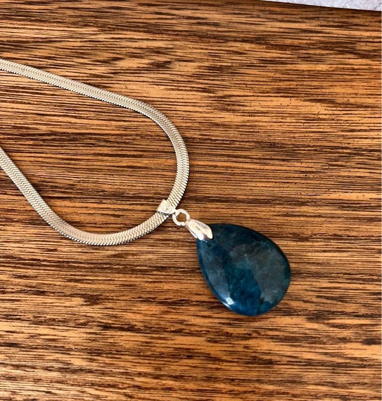 Collier Apatite Bleue Madagascar Qualité AAA | Chaîne Serpent Argentée | Pierre Naturelle Communication