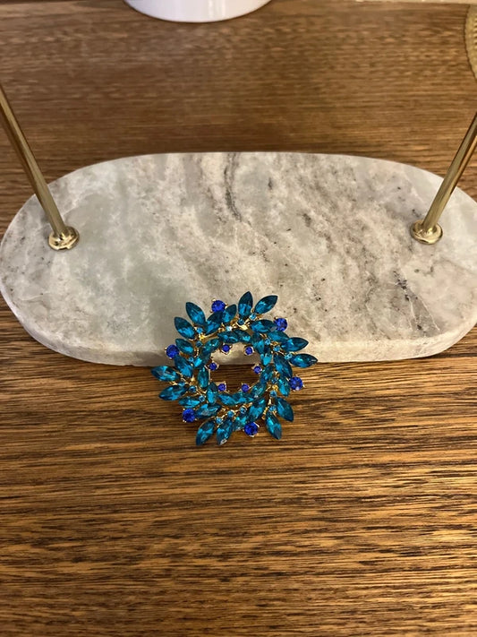 Broche Couronne Bleu Intense & Doré | Bijou Fantaisie Chic & Élégant | Acier Inoxydable