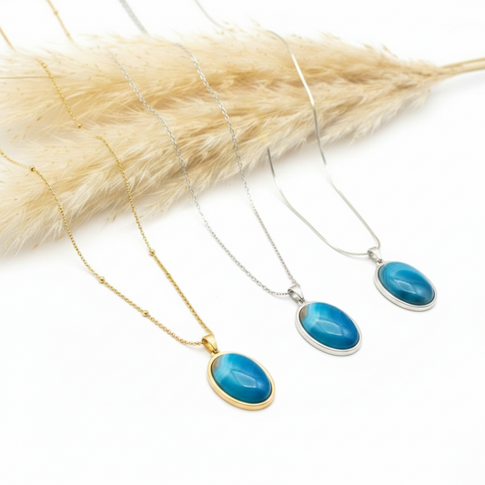 Ensemble de colliers cabochon aventurine bleue sur chaînes dorée et argentée