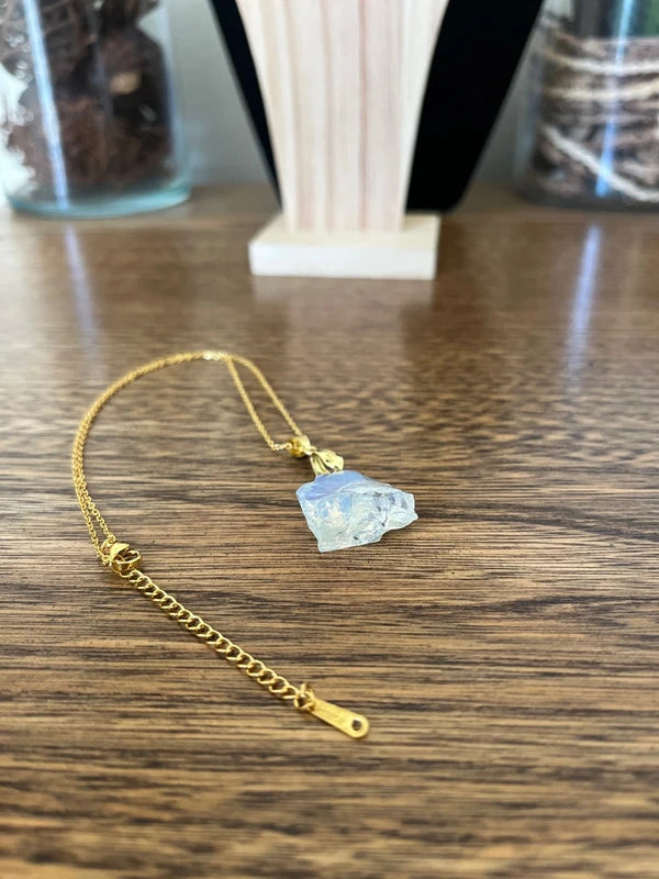 Collier chaine dorée inoxydable pierre naturelle Opale