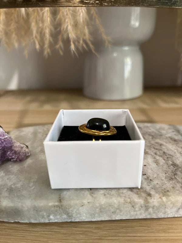 Bague Obsidienne Dorée | Monture dorée vintage ajustable – Pierre naturelle protectrice