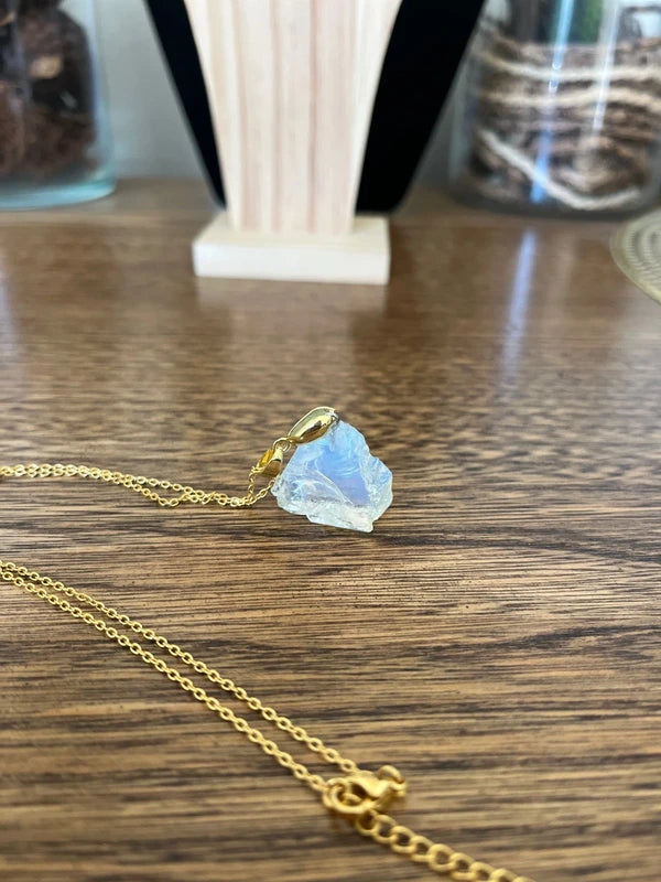 Collier chaine dorée inoxydable pierre naturelle Opale