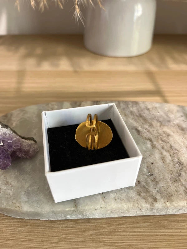 Bague Obsidienne Dorée | Monture dorée vintage ajustable – Pierre naturelle protectrice