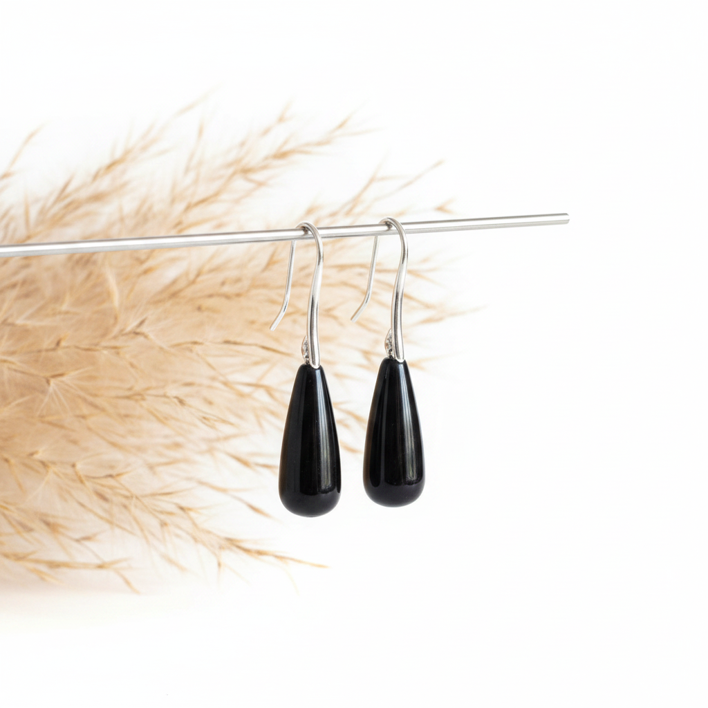 Boucles d'oreilles dormeuses obsidienne noire, argenté acier inoxydable 316L. Protection & élégance gothique chic. Fait main. Livraison gratuite – PAPD.