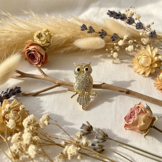 Broche hibou dorée et argentée, yeux émaillés, motif strass, petite taille