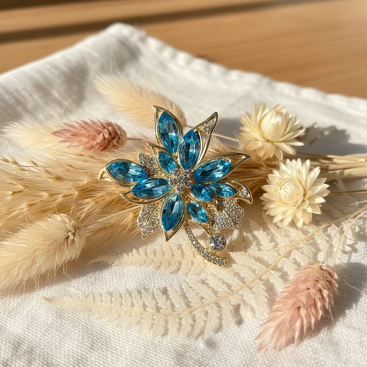 Broche fleur dorée et bleu, grand bijou fantaisie en forme florale