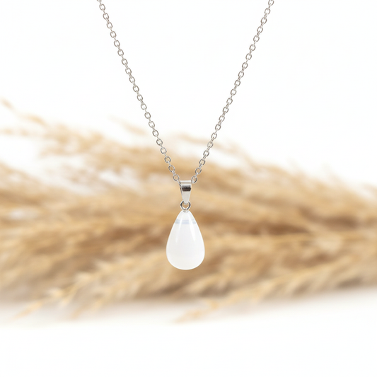 Collier quartz blanc naturel pendentif goutte, chaîne argentée acier 316L 45 cm. Vitalité & concentration. Fait main France. Livraison gratuite. PAPD.