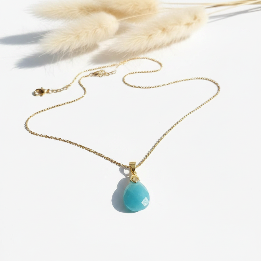 Collier en chaîne dorée avec pendentif goutte d’amazonite turquoise facettée