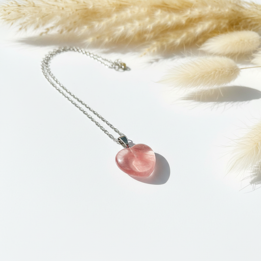 Collier cœur en pierre rose quartz sur chaîne à maillons argentés