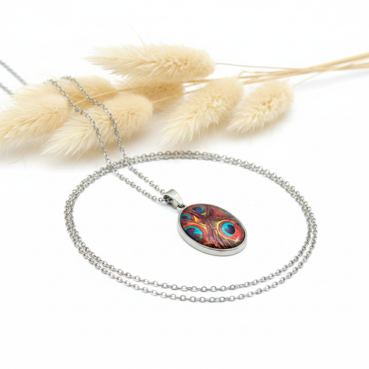Collier argenté à pendentif cabochon ovale multicolore, chaîne fine réglable