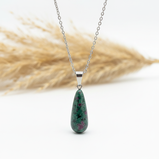 Collier argenté à pendentif goutte en pierre verte tachetée rouge, chaîne fine